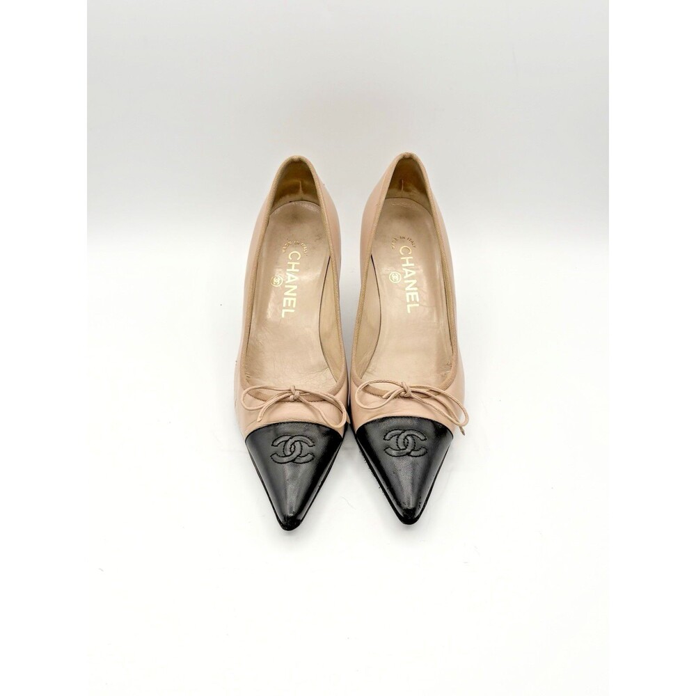 Chanel Nude & Black Cap Toe Pointed Toe Stiletto Heels Bow Vintage Size EU 37.5